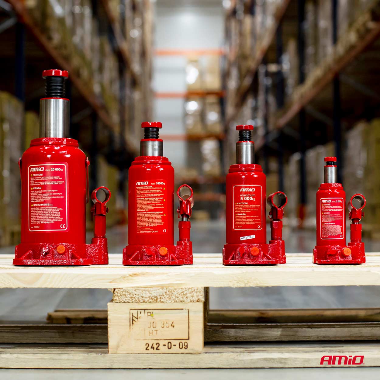 Hydraulic bottle jack with a 105 x 105 mm base