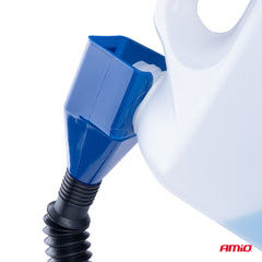 Funnel with flexible hose for fluids