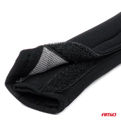 Coussinet de ceinture noir avec velcro pour ceinture de sécurité.