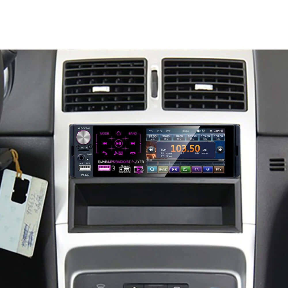 1-DIN 4.1" bilradio med Bluetooth, USB och stöd för backkamera installerad i bilens mittkonsol med tydlig pekskärm.