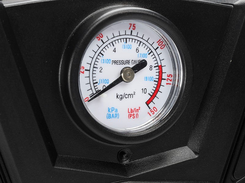 Kompakter Luftkompressor mit 4 Adaptern und LED-Lampe