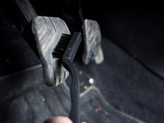 Panno in microfibra e guanto lavaggio auto nel set detailing