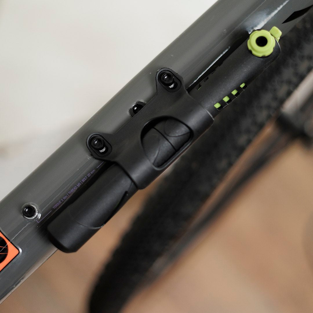 Petite pompe à main pour roues et vélo