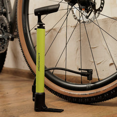 Minipumpe mit Adaptern und Fahrradhalterung