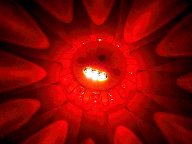 Figyelmeztető lámpa 12 LED-es vészvillogóval és 3 LED-es zseblámpával