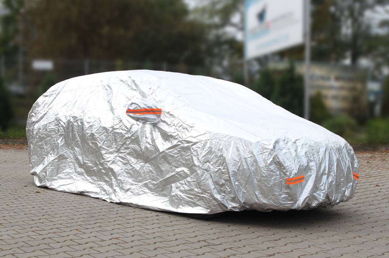 Stříbrná hliníková plachta na auto